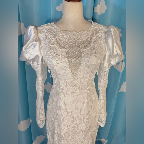 Vintage Beaded puff sleeve wedding gown with train, true size 6. - Picture 7 of 16